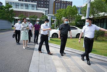 烈日炎炎，領導送信心|閔行區(qū)委委員、區(qū)人民檢察院黨組書記、檢察長胡春健帶隊赴寶開智能開展大走訪、大排查